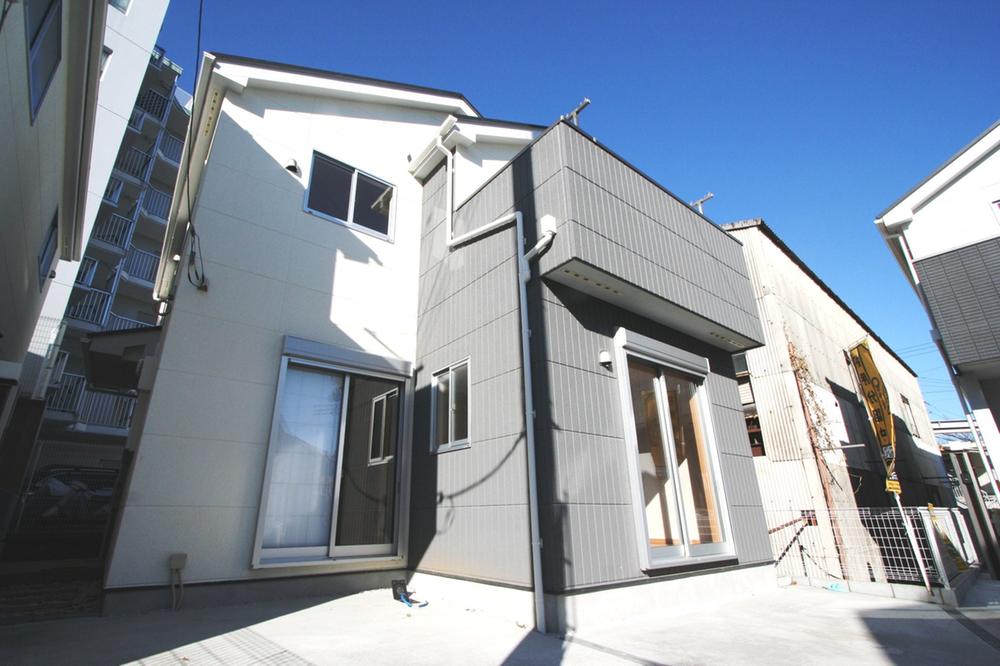 Local appearance photo. Local (12 May 2013) Shooting