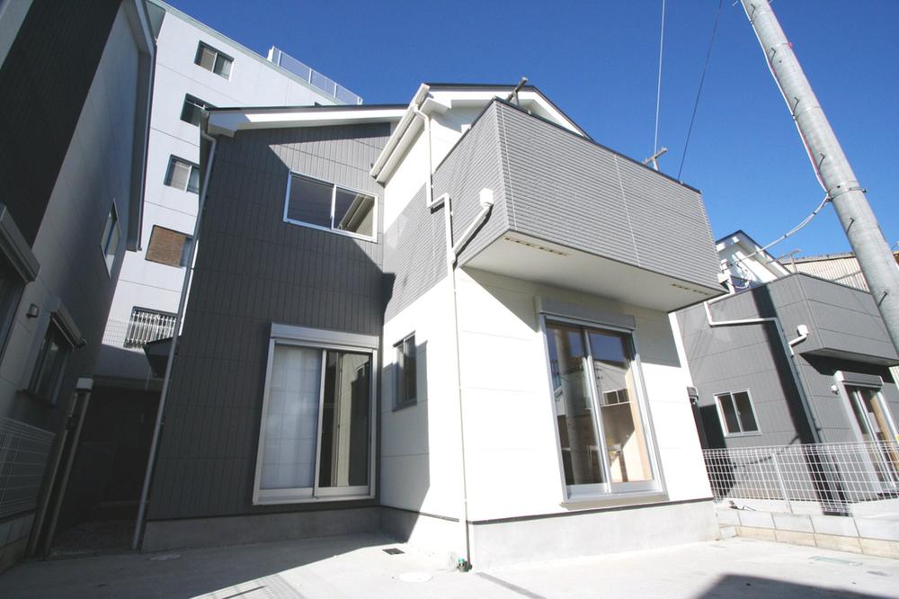 Local appearance photo. Local (12 May 2013) Shooting