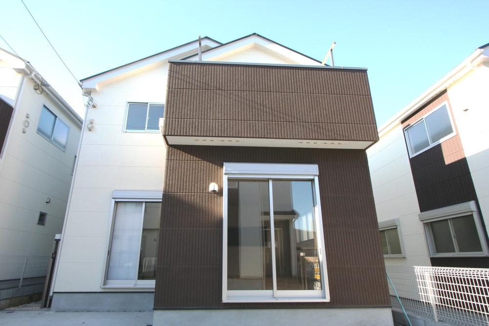 Local appearance photo. Local (12 May 2013) Shooting