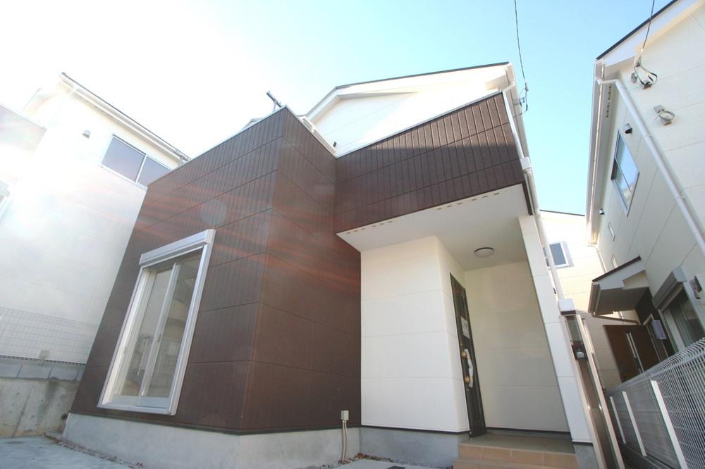 Local appearance photo. Local (12 May 2013) Shooting