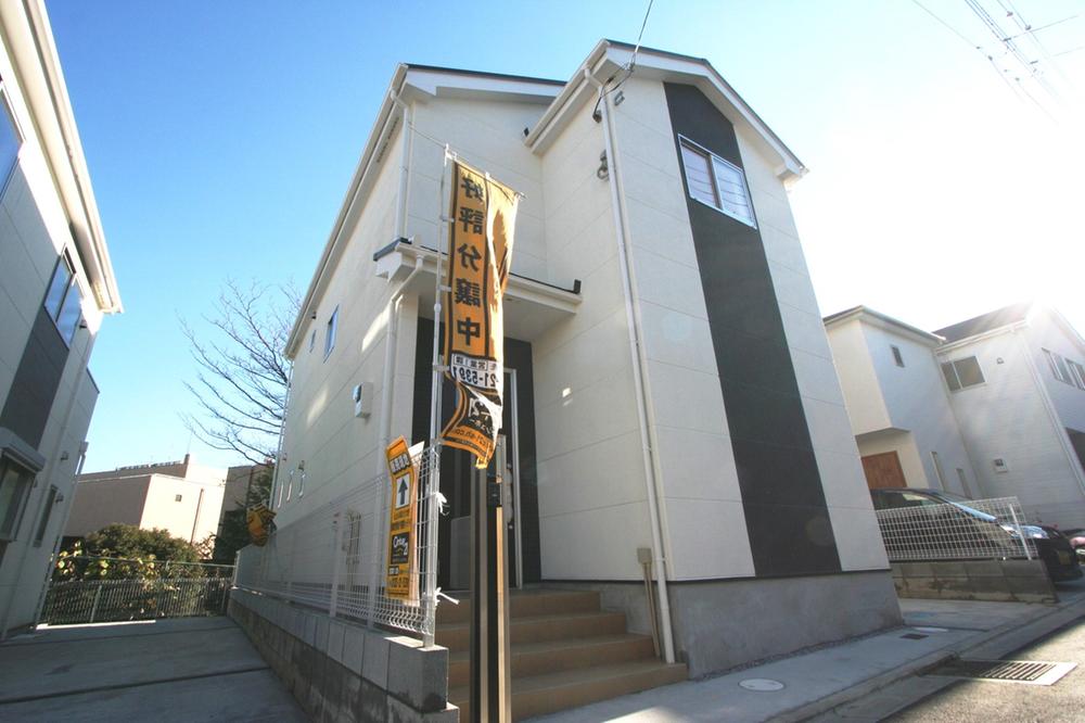 Local appearance photo. Local (12 May 2013) Shooting