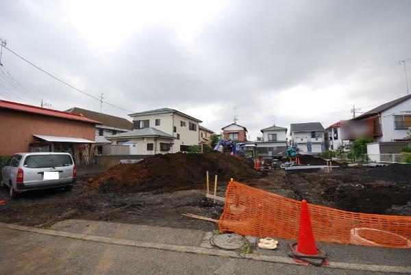 Local photos, including front road. Local (10 May 2013) Shooting