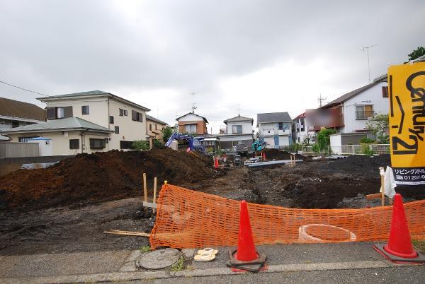 Local photos, including front road. Local (10 May 2013) Shooting