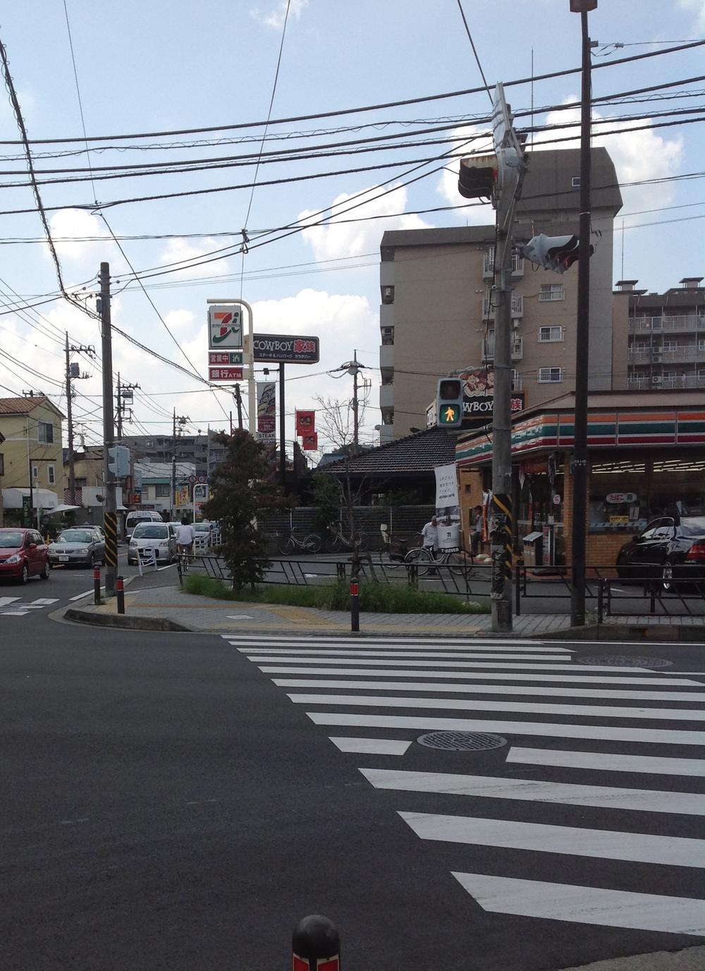 Convenience store. Seven-Eleven ・ There is a convenience store in 300m walking distance to Lawson.