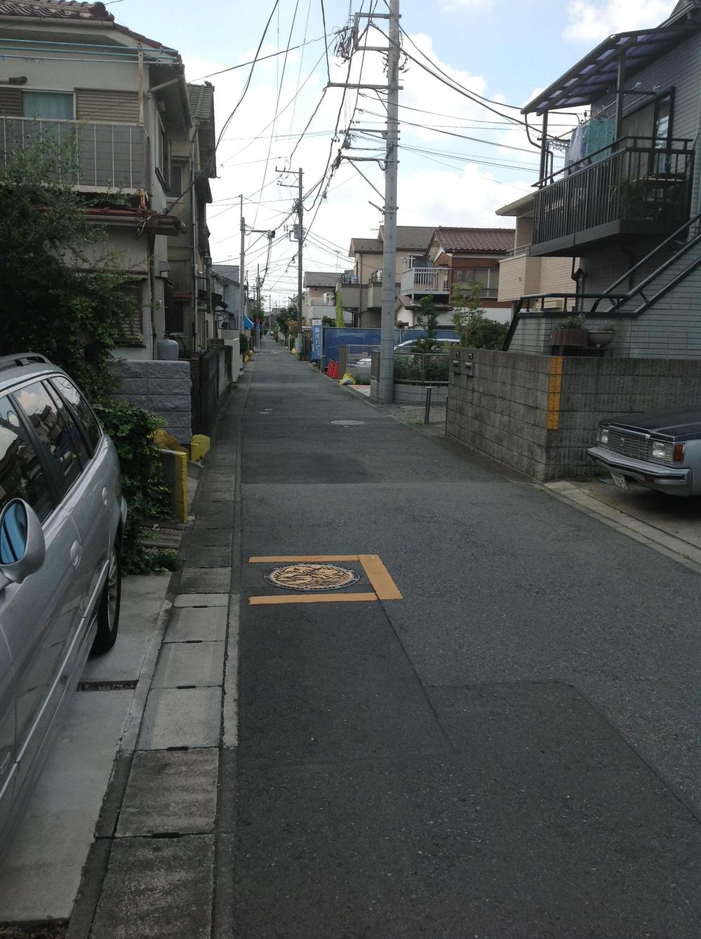 Streets around. Front road the entire surface of the road is a beautiful cityscape.