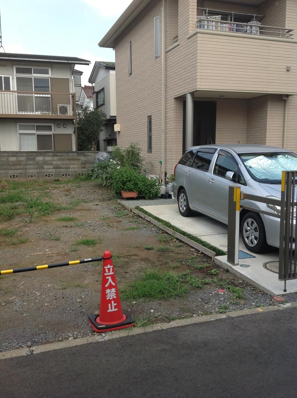 Streets around. Next door neighbor is also Sekisui House