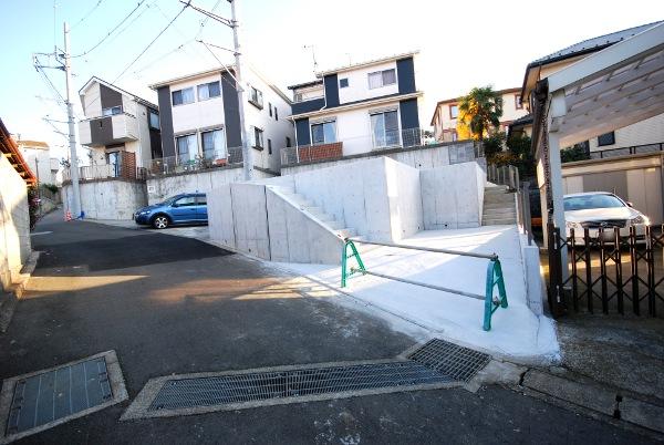 Local photos, including front road. Local (12 May 2013) Shooting