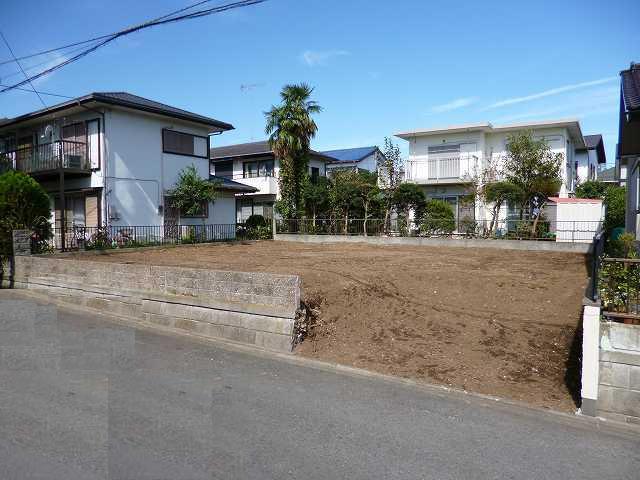 Local photos, including front road. appearance