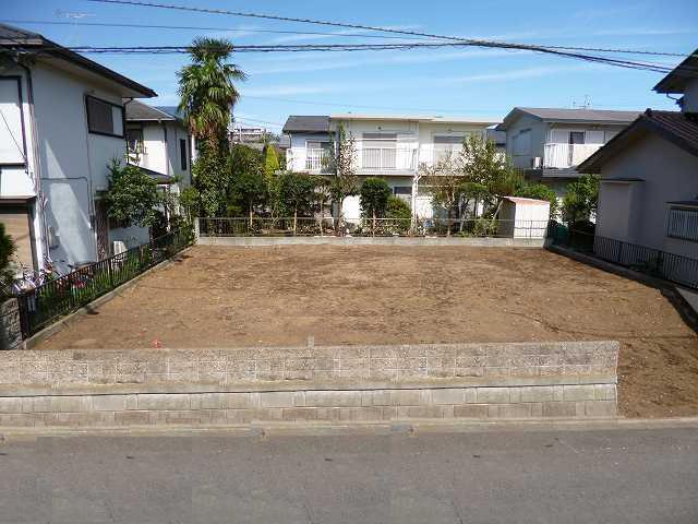 Local photos, including front road. appearance