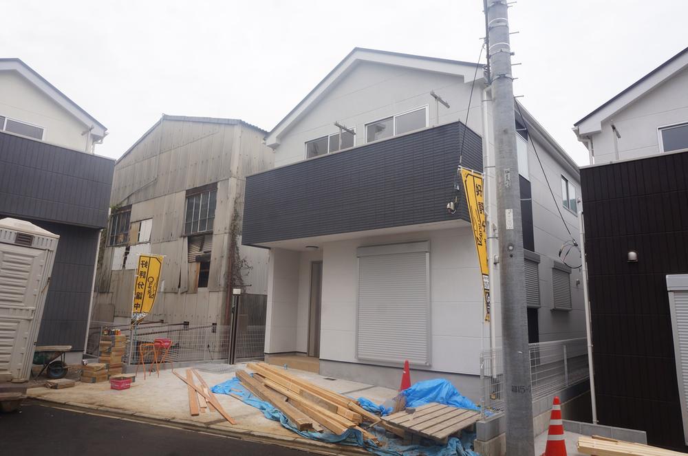 Local appearance photo. Building 3