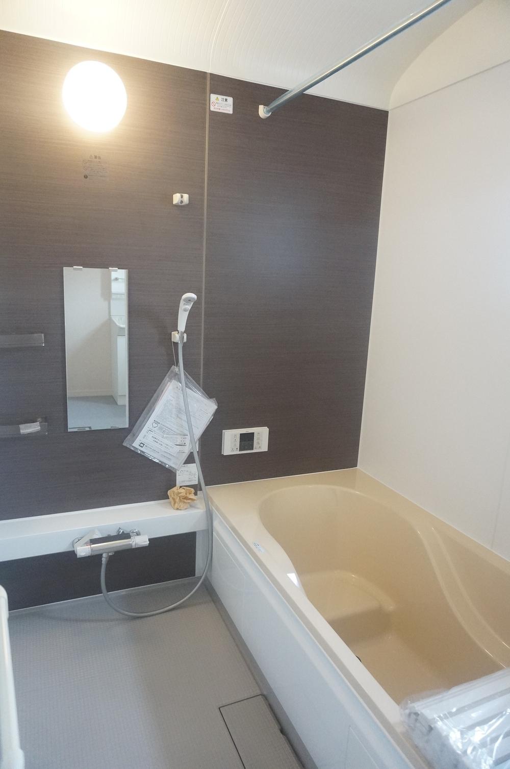 Bathroom. 1 Building bathroom Spacious 1 tsubo size, With bathroom dryer!