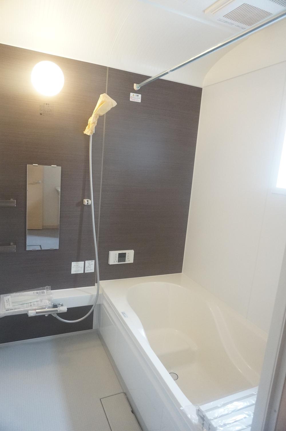 Bathroom. 15 Building Spacious 1 tsubo size, With bathroom dryer!