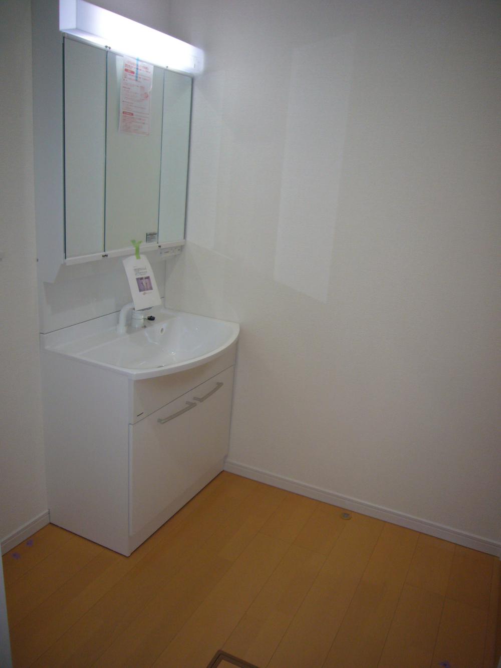 Wash basin, toilet. Indoor (11 May 2013) Shooting