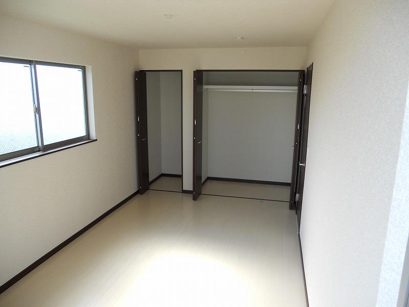 Non-living room. Sunny 2F room