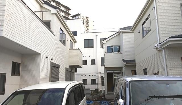 Local appearance photo. Local (12 May 2013) Shooting