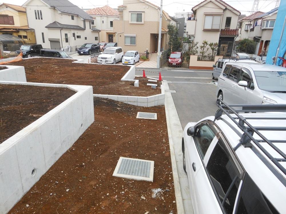 Local photos, including front road. Local (12 May 2013) Shooting