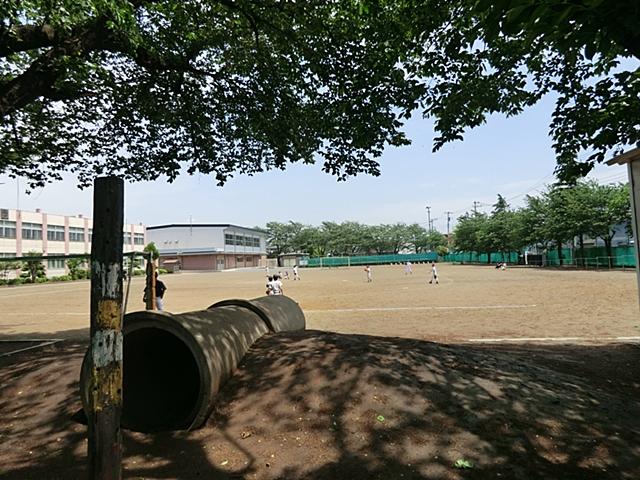 Primary school. 1500m until the Yamato Municipal Sakuragaoka Elementary School