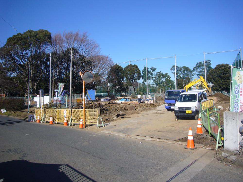 Local photos, including front road. Local (12 May 2013) Shooting