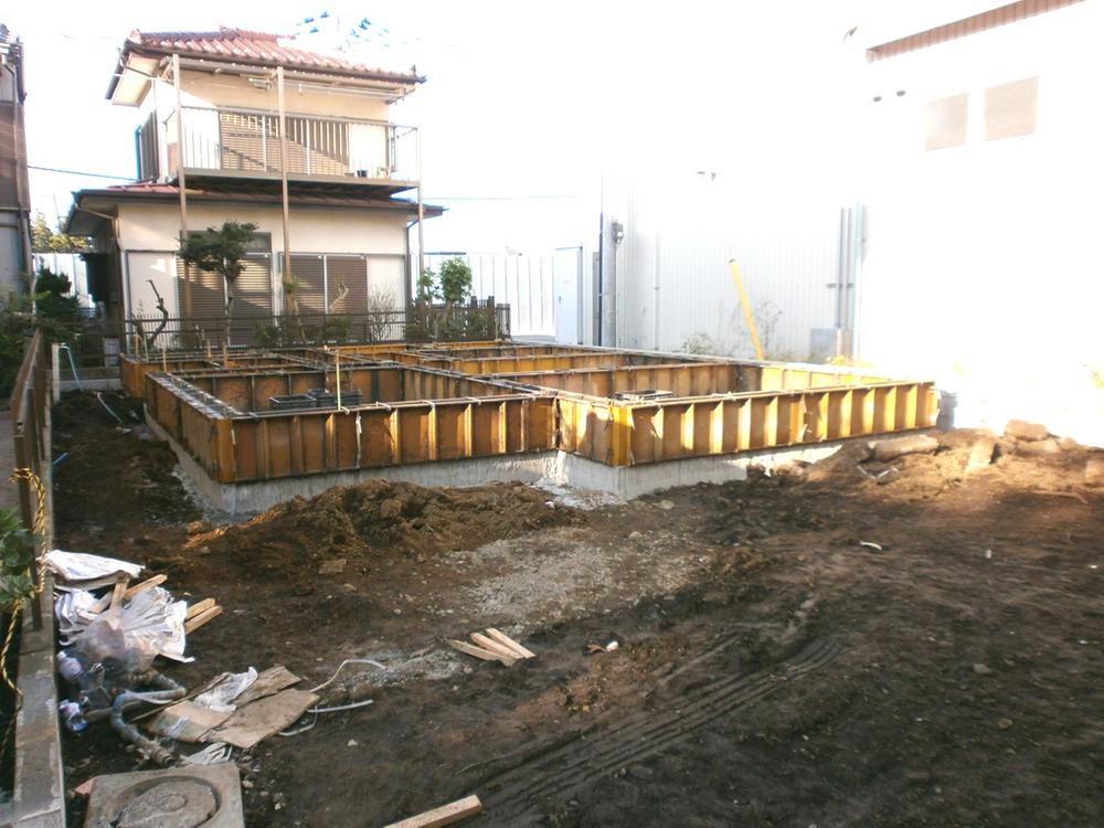 Local photos, including front road. Local (11 May 2013) Shooting