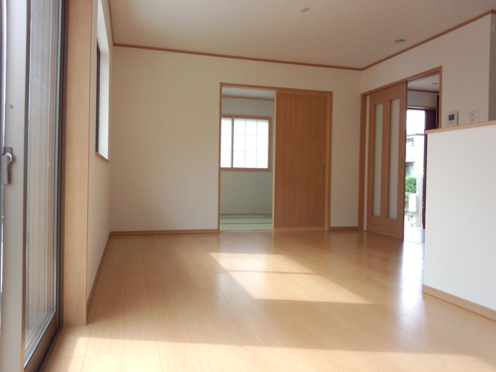 Same specifications photos (living). Same specifications living Popular face-to-face kitchen type to wife