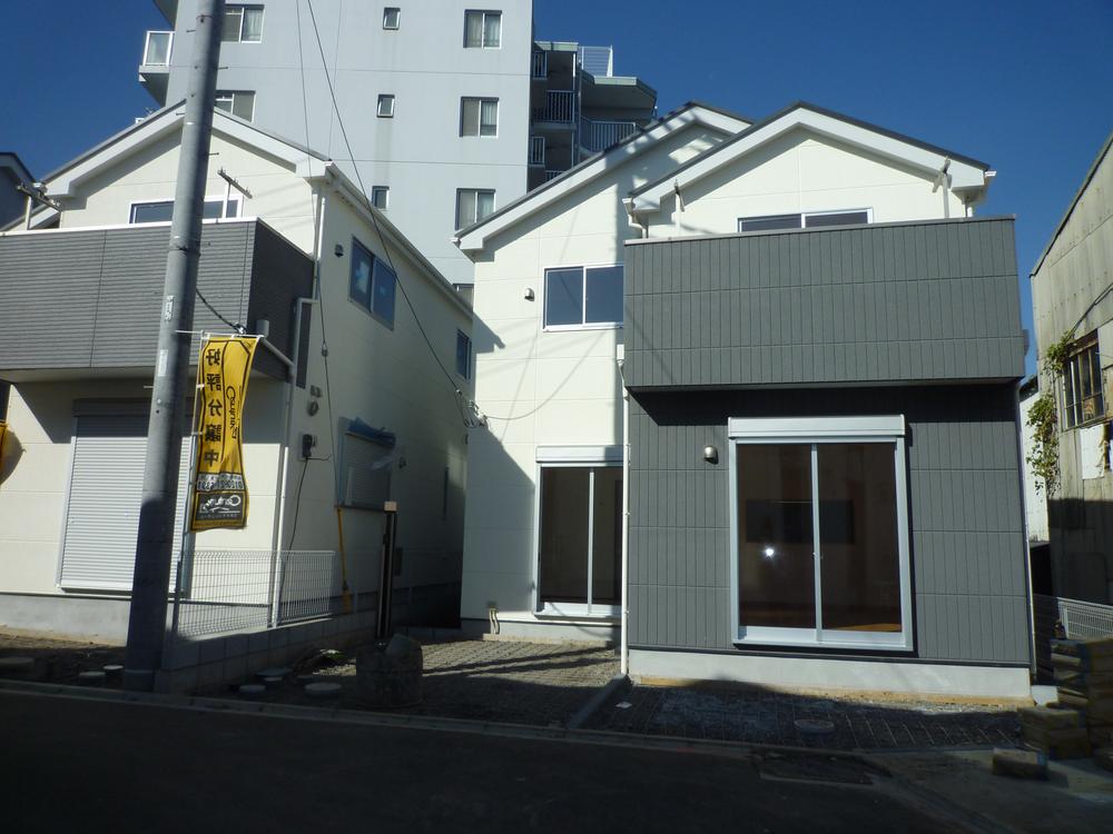 Local appearance photo. Local (11 May 2013) Shooting