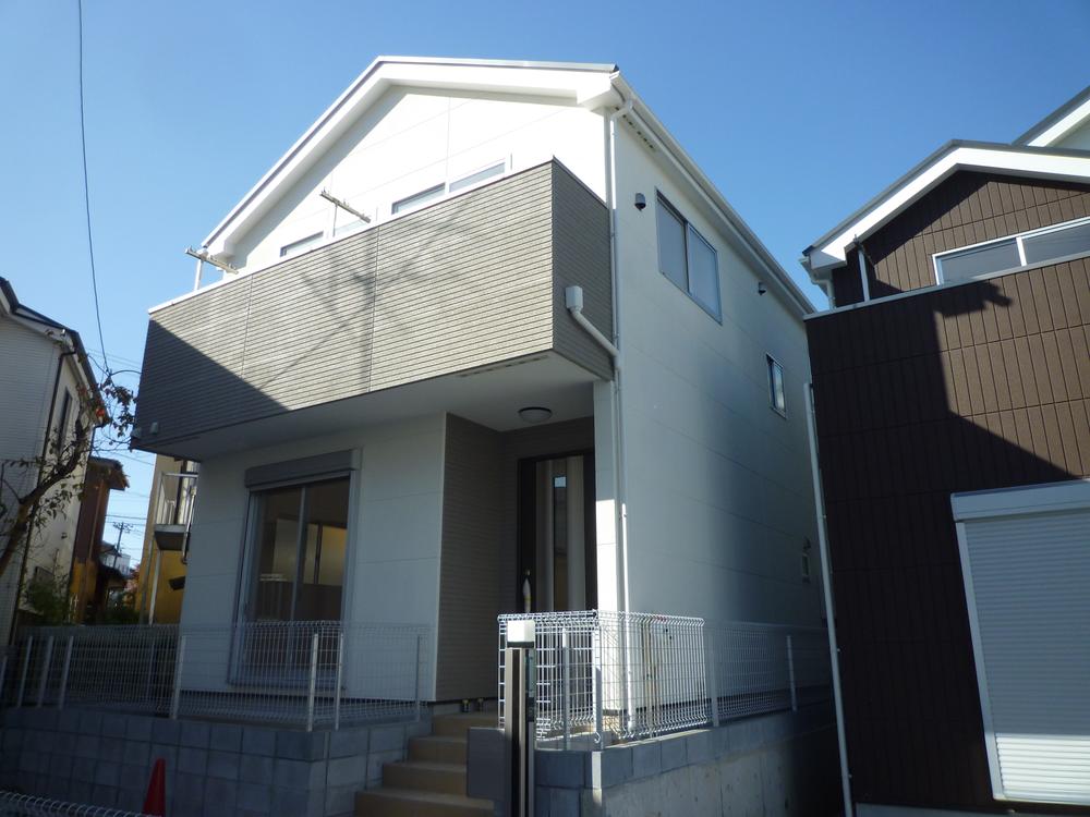 Local appearance photo. Local (11 May 2014) Shooting