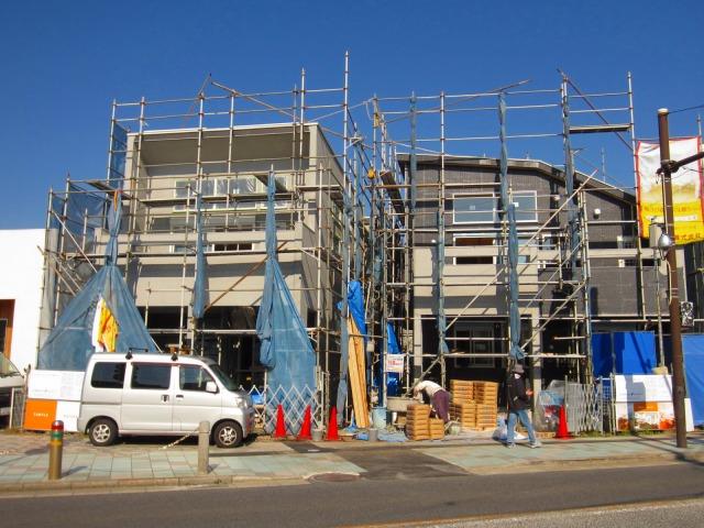 Local photos, including front road. Local (11 May 2013) Shooting