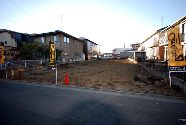 Local photos, including front road. Local (12 May 2012) shooting