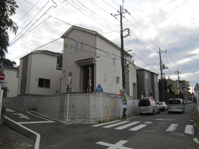 Local photos, including front road. Local (10 May 2013) Shooting