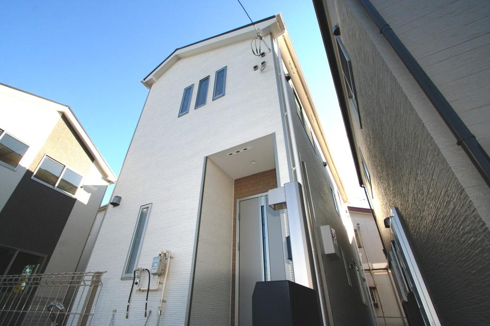 Local appearance photo. Local (12 May 2013) Shooting