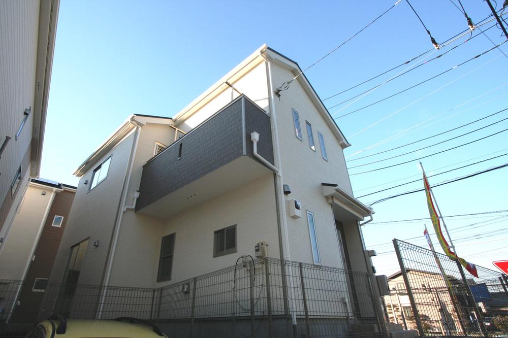 Local appearance photo. Local (12 May 2013) Shooting