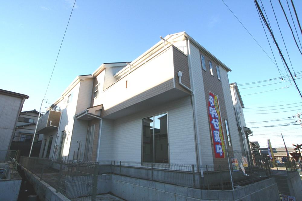 Local appearance photo. Local (12 May 2013) Shooting