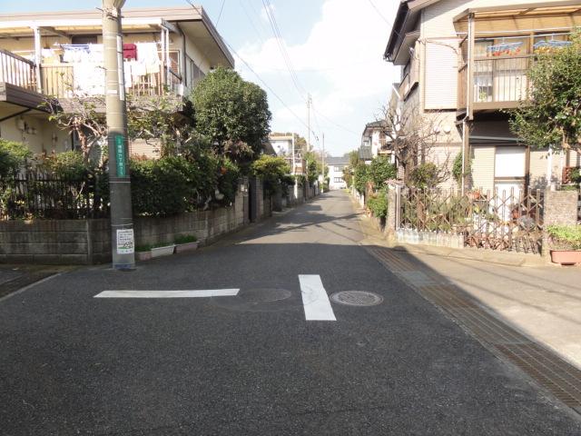 Local photos, including front road. Local (11 May 2013) Shooting