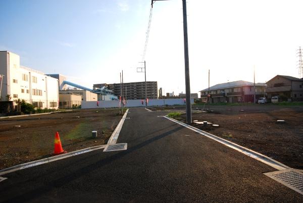 Local photos, including front road. Local (August 2013) Shooting