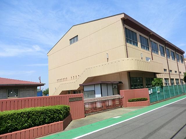 Primary school. Yamato Municipal Hikichi stand 100m up to elementary school