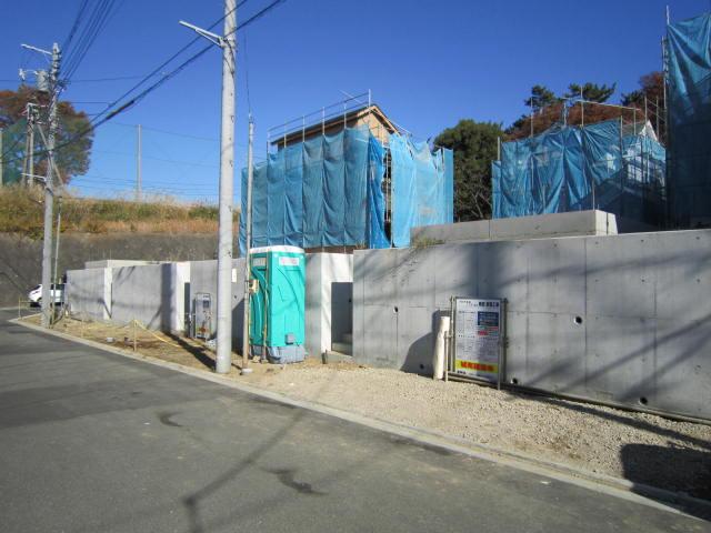 Local photos, including front road. Local (12 May 2013) Shooting