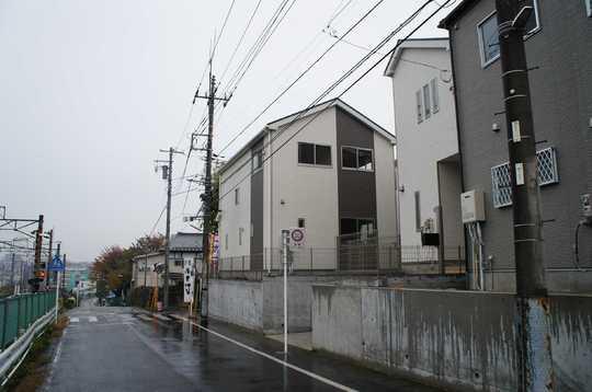 Local photos, including front road. Frontal road