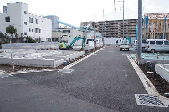 Local photos, including front road. Frontal road