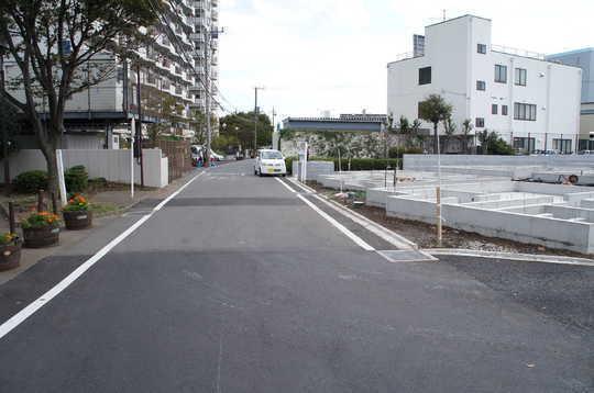 Local photos, including front road. Frontal road