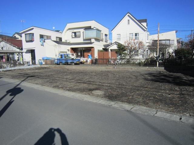 Local appearance photo. Local (12 May 2013) Shooting