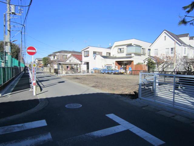 Local photos, including front road. Local (12 May 2013) Shooting