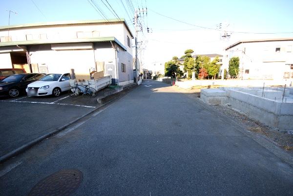 Local photos, including front road. Local (12 May 2013) Shooting. 1 ・ Building 2.