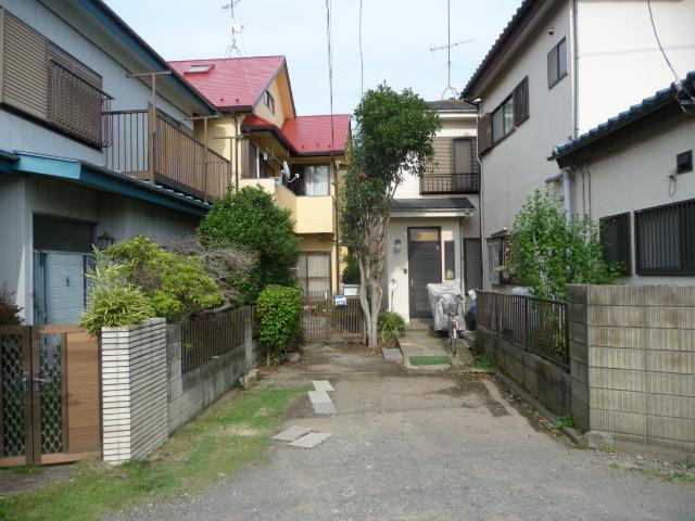 Local photos, including front road. Local (July 2013) Shooting