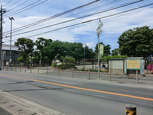 park. 800m until the memorial park