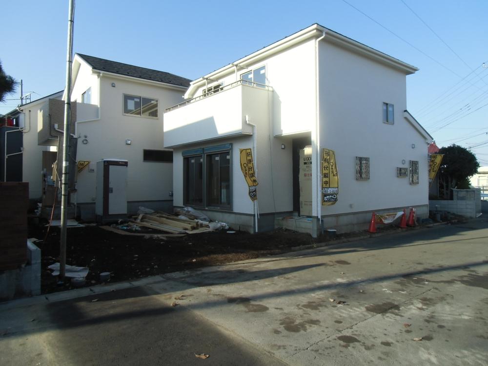 Local photos, including front road. Local (11 May 2013) Shooting