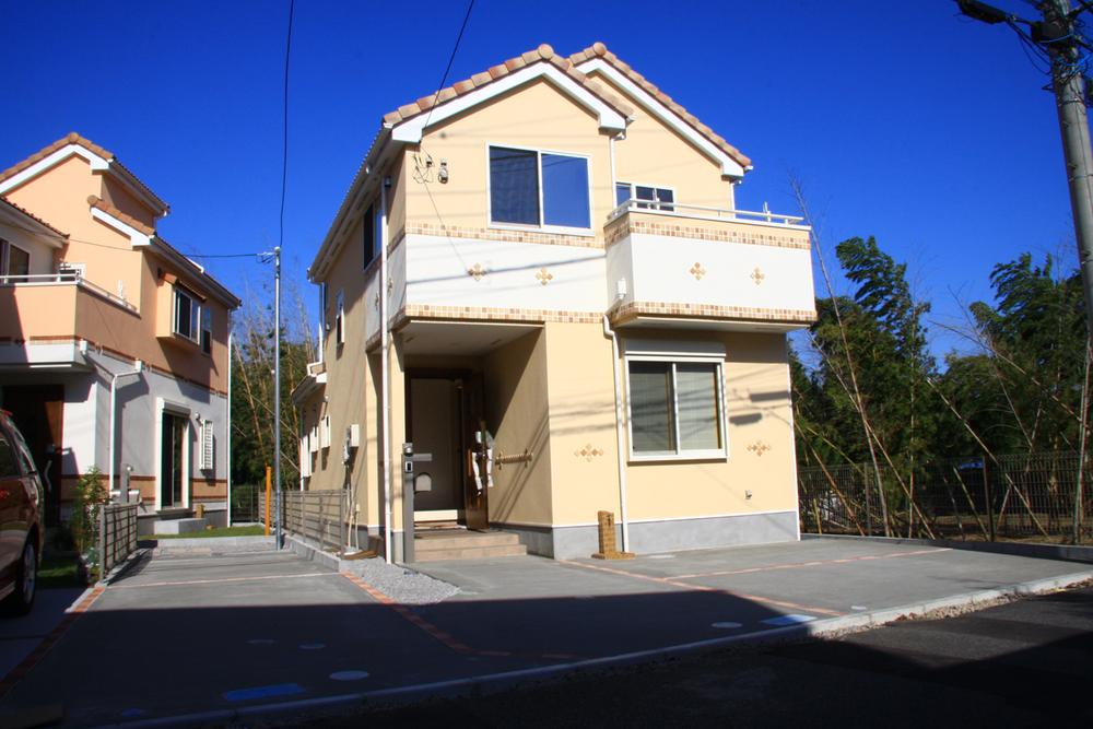 Local photos, including front road. 5 Building Local (September 2013) Shooting