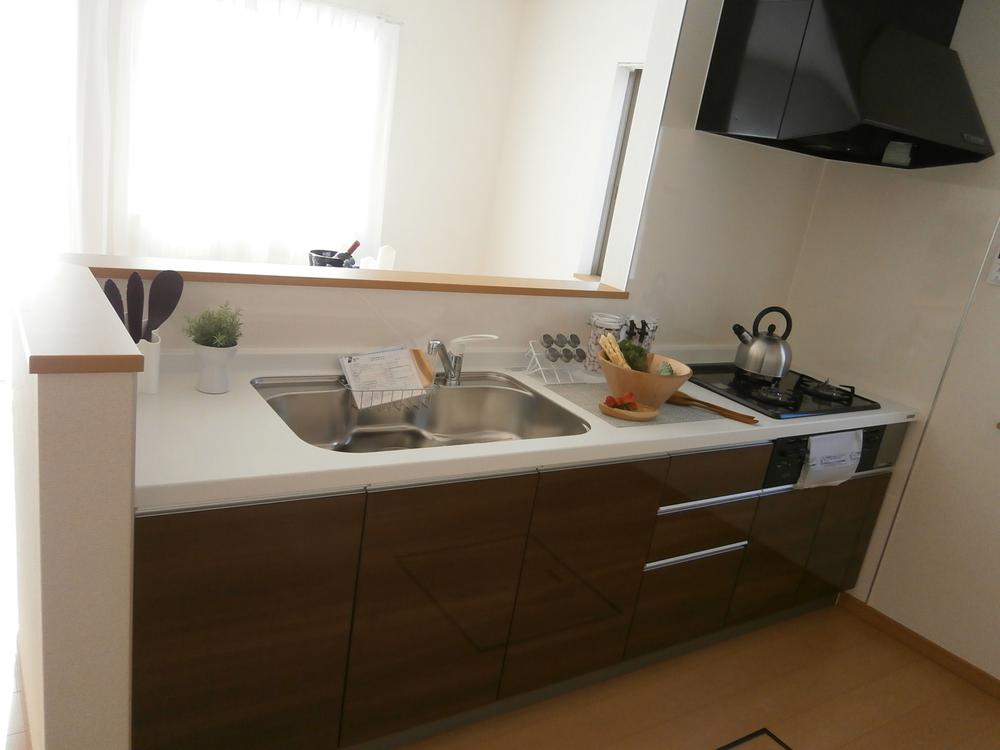 Kitchen. Local (12 May 2013) Shooting It is a three-necked stove. Also can you add water purifier or a dishwasher in the OP.