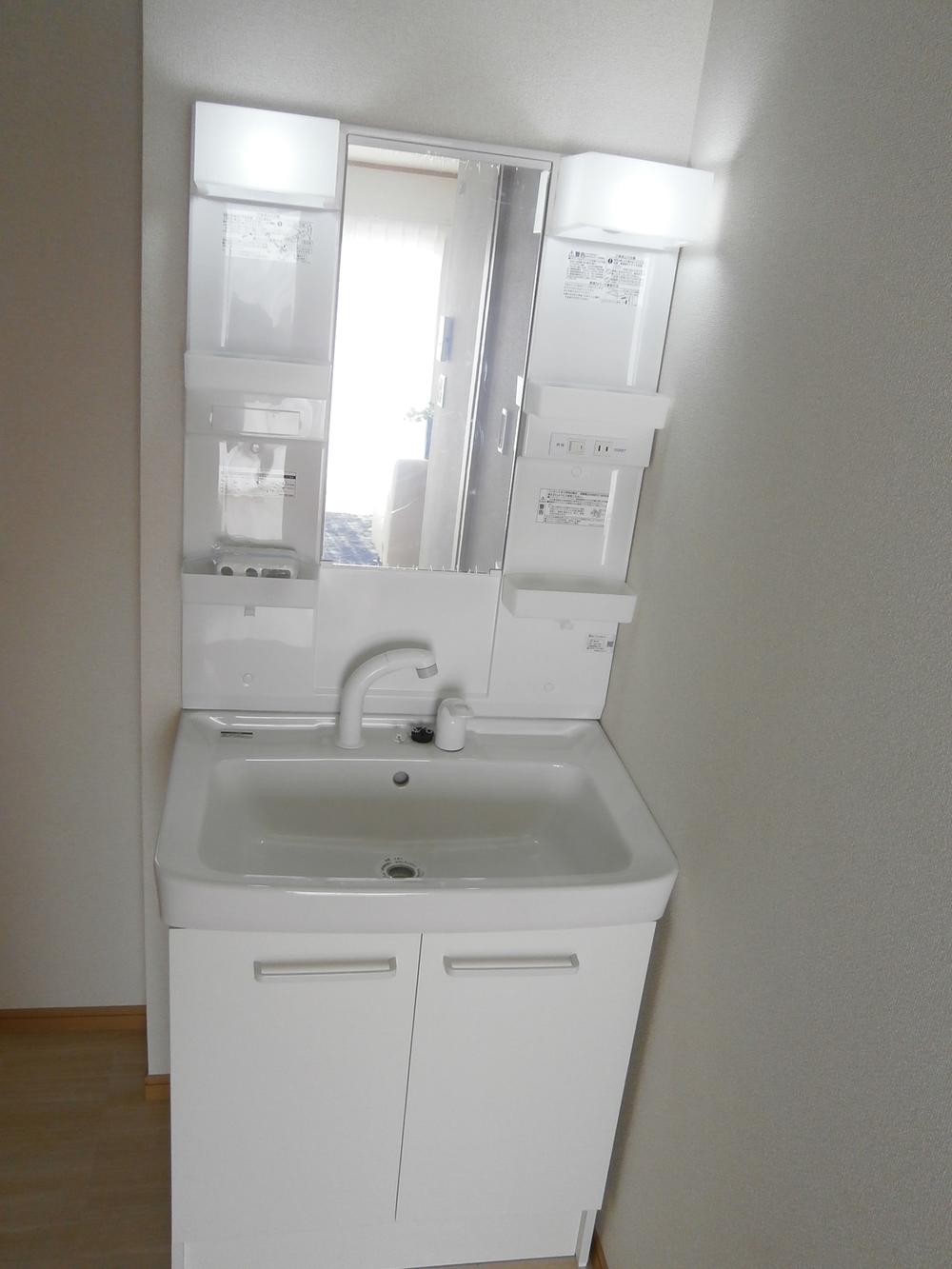 Wash basin, toilet. Local (12 May 2013) Shooting