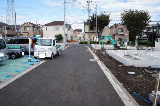 Local photos, including front road. Frontal road