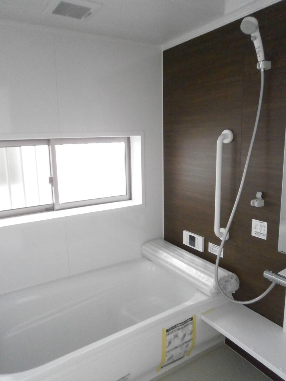 Bathroom. Indoor (12 May 2013) Shooting It is also useful cleaning if there is a window.